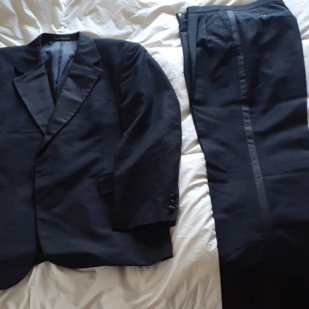Men's 100% wool notch lapel tuxedo